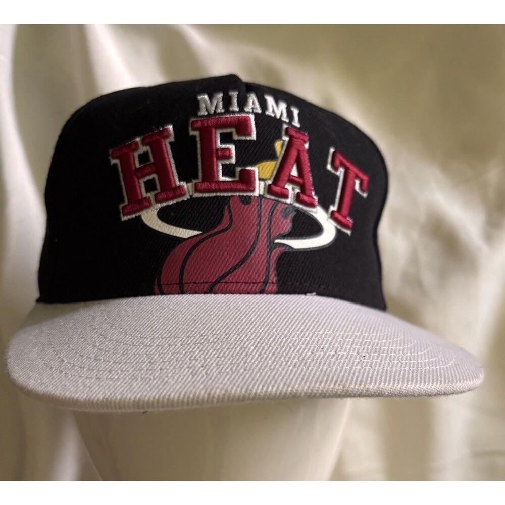 Miami Heat NBA Baseball Hat Ultra game Black Snapback